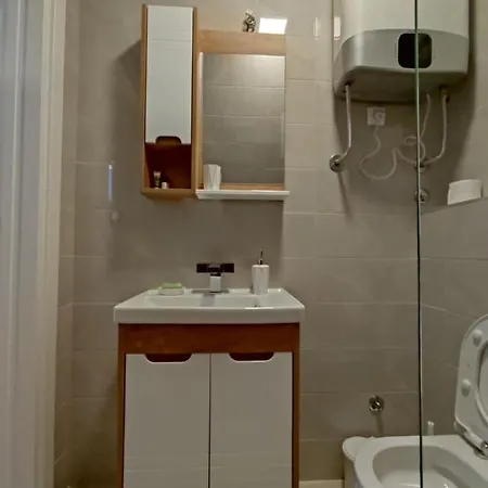 Jezero Apartment *